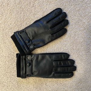 Bruno Magli Mens leather gloves. Medium. New.
